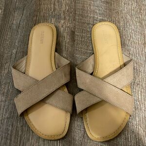 Old navy sandals, 9